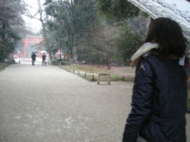 友達のおすすめ、下賀茂神社に来ました。<br /><br />雪が激しくなってきました。