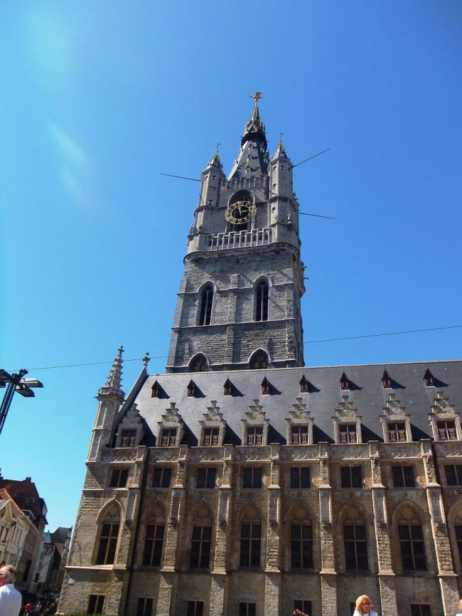 鐘楼です。もう、暑くてみんなたまりません…