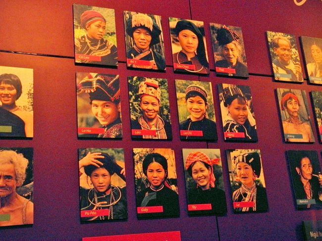 少数民族に関する展示がされています。野外には少数民族の建物もあります