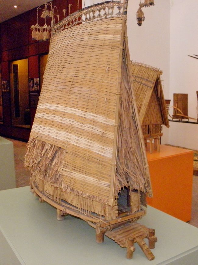 少数民族家屋ミニチュア展示