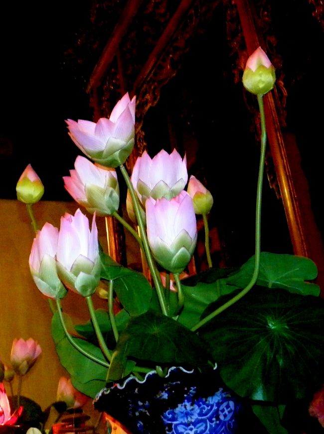 ホアンキエム湖　お寺にて