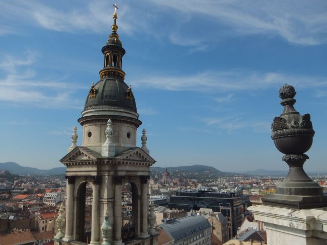 昨日は、途中で終わってしまったけれど、今日ももう書けないので、現地UPはこれだけです。<br />今日は、国会議事堂と西洋美術館（って名前だっけな？）行ってから、<br />宿泊しているホテルのプールとspaを利用、<br />夜、夜景のバスツアーに行きました。<br /><br />明日、帰国便に乗ります。<br />その後、三連休なので、さっそく本編にとりかかれる・・かな？<br />