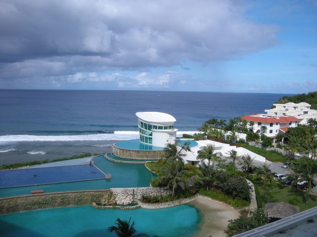 オーシャンビューの部屋からの眺め。ほぼ部屋は真ん中の上層階。