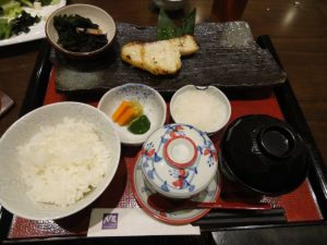 銀鱈の西京焼き定食<br /><br />海外で美味しい焼き魚が食べられるなんて〜<br />とちょっと感動しちゃいました。<br />