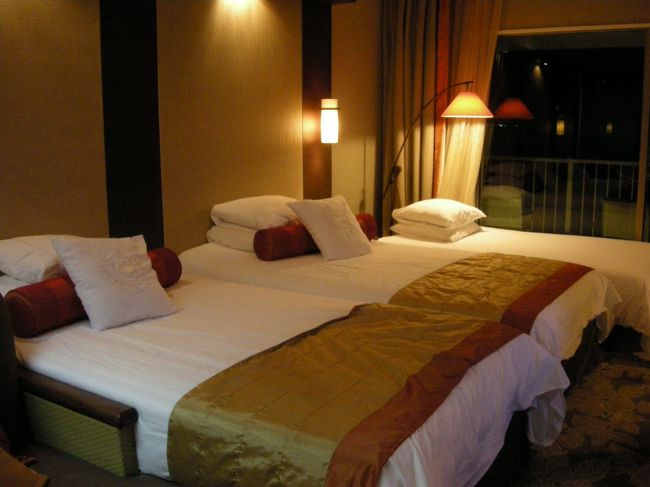 オーシャンビュールームのベッド