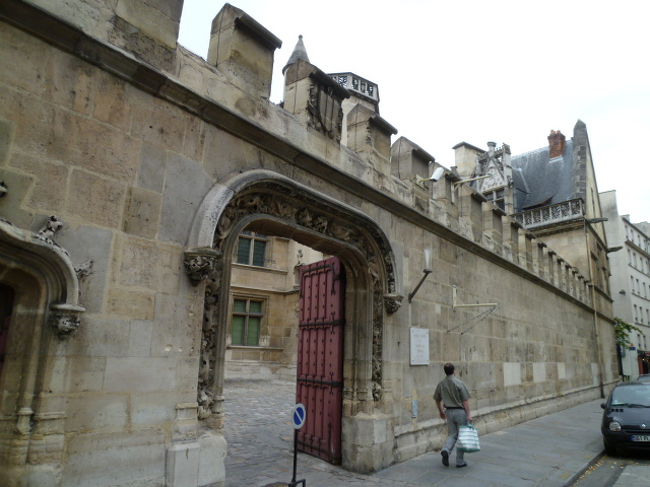 ではさっそく入場。