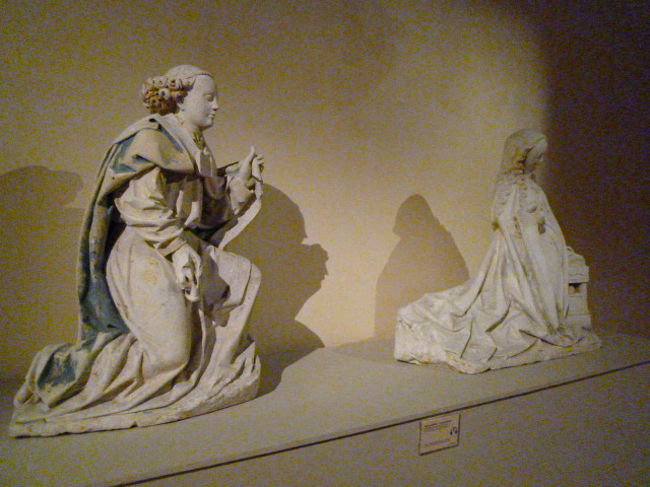 あちこちの教会の作品をこちらに展示して、教会にはレプリカを置くというパターンもあるそうです。