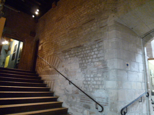 階段を上るとまた厳かな展示が待ってます。