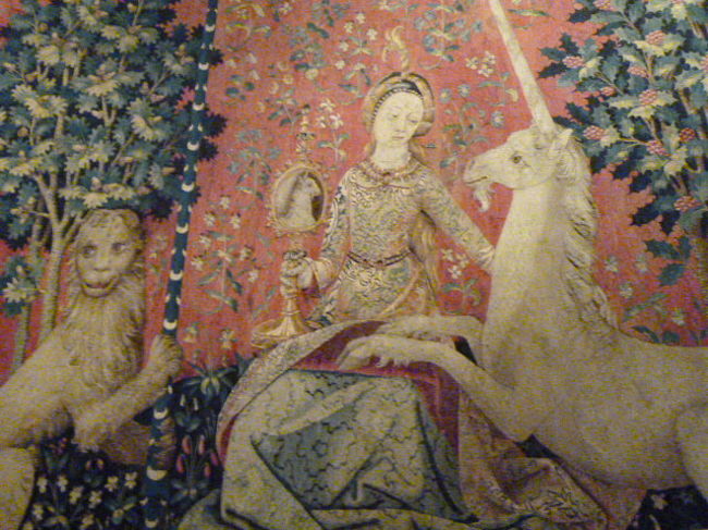 「視覚」<br />貴婦人の持つ鏡に一角獣が映り込んでいるそうです。<br />婚約の歳に送られる図柄だったらしい。