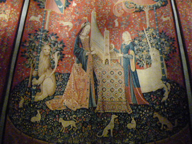 「聴覚」<br />これも美しいです。<br />オルガンを奏でる貴婦人。