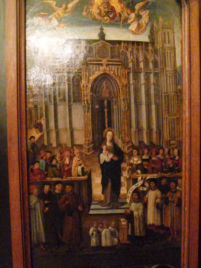 実際の教会の祭壇にあるとなかなか近寄って見ることは出来ないのですが、美術館だと見やすくていいですね。