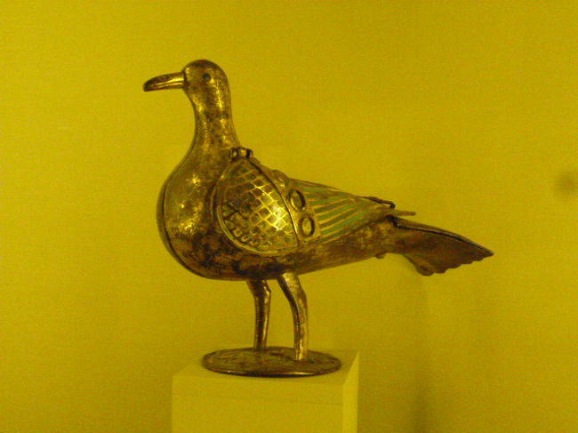 鳥の姿、状態よく保存されてます。