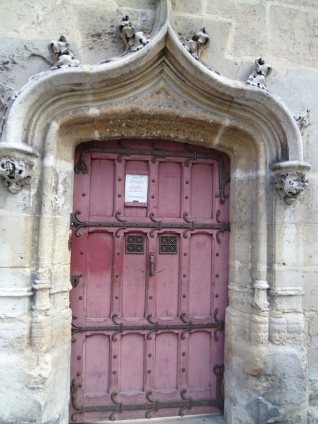 では十分鑑賞できたので、クリュニー美術館見物終了です。<br /><br />混雑してない静かな美術館巡りをしたいときにどうぞ。<br />ニューヨークのクロイスター美術館に行ったのを思い出しました。<br />館内の空気がちょっと違うのでなかなかオススメです。