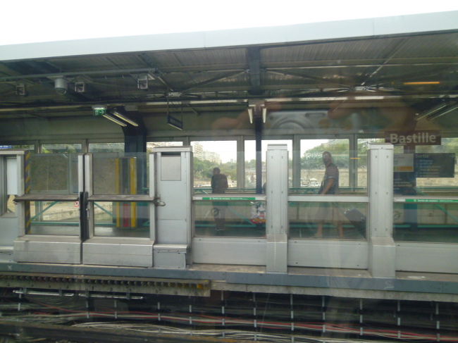 バスチーユ駅のホームです。