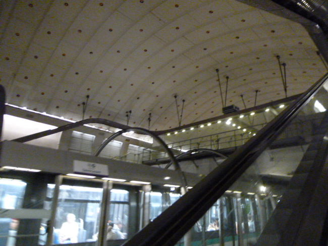 エスカレーター完備でした。<br />これは助かります。