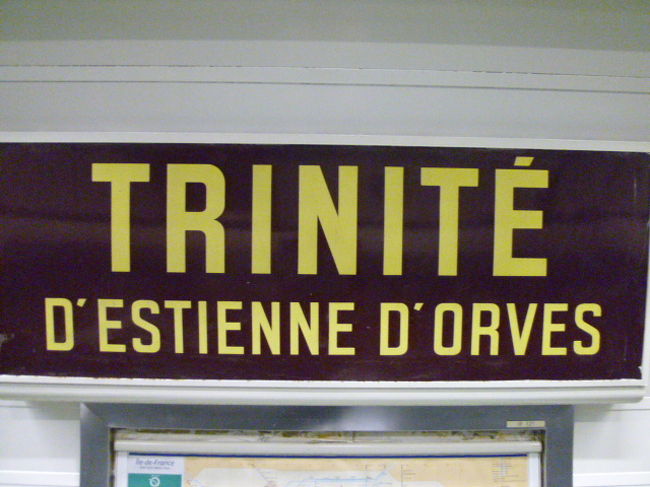 オペラ座近くのモロー美術館に行くときはこちらを利用しました。<br />トリニテ教会のそば。<br /><br />スリに十分な警戒が必要ですが、カバンはしっかり抱える、電車に乗ったら出来るだけ座る（短い区間でも）、ドア際には立たない、など注意すれば一応大丈夫そう。<br />あ、地下鉄の車内で居眠りは論外です・・