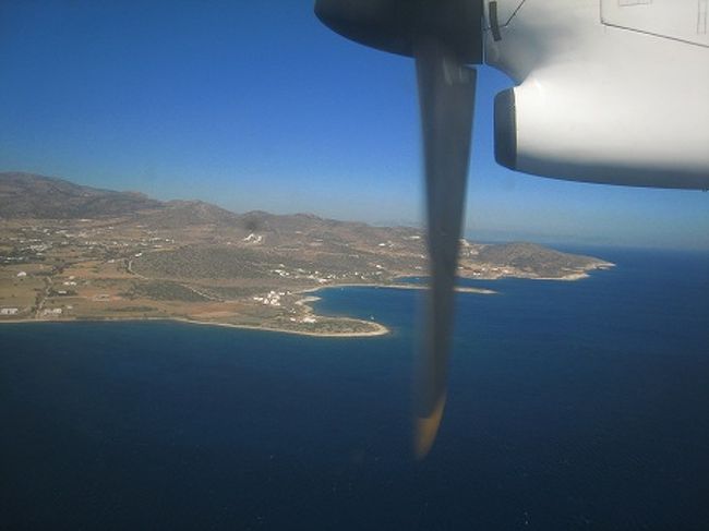 ギリシャ キクラデス諸島 パロス島へ エーゲ海をプロペラ機で空の旅 (DHC−8−100)