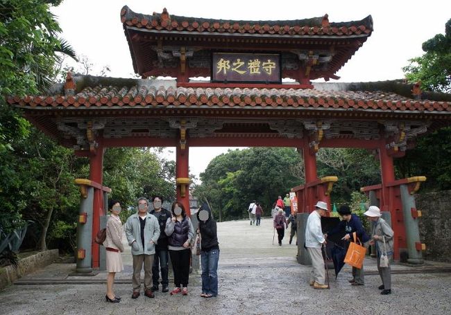 <br />　②「いつまでメシ食ってるんだー」<br /><br />　　・・で、朝食終了。首里城へ向かう<br /><br />　　小雨が降ったり止んだり。天気が良ければなー