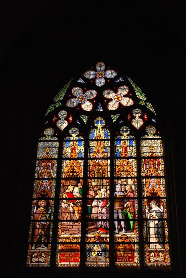 黄色系のステンドグラスが多かったです。