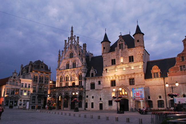 マルクト側から見た市庁舎。