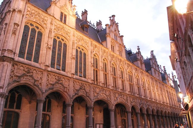 メッヘレン市庁舎の側面。