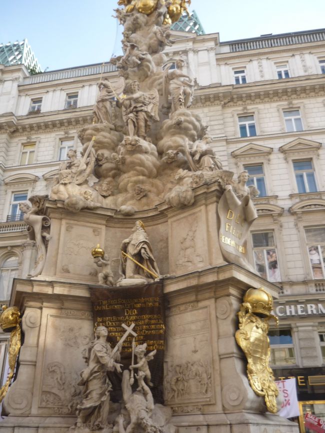 ｳｲｰﾝ　　ﾍﾟｽﾄ記念柱