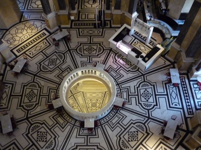 自然史博物館内部の風景