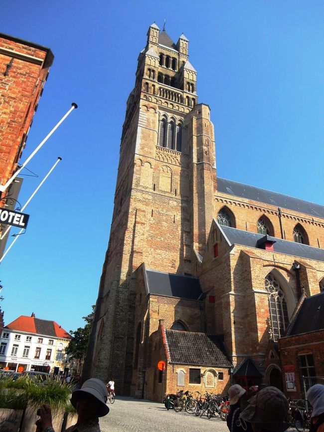 救世主大聖堂という名前のようです。中が、とっても素晴らしいそうで…こんな時、リベンジ旅行をしたくなるのです。