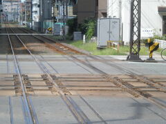 再び大手町駅のダイヤモンドクロスを通ります。