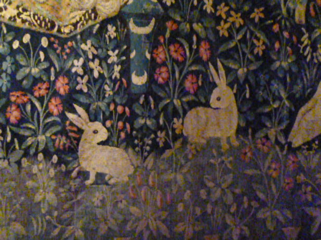 他にもいろんな動物が織り込まれてましたが、うさぎが一番目を引きました。