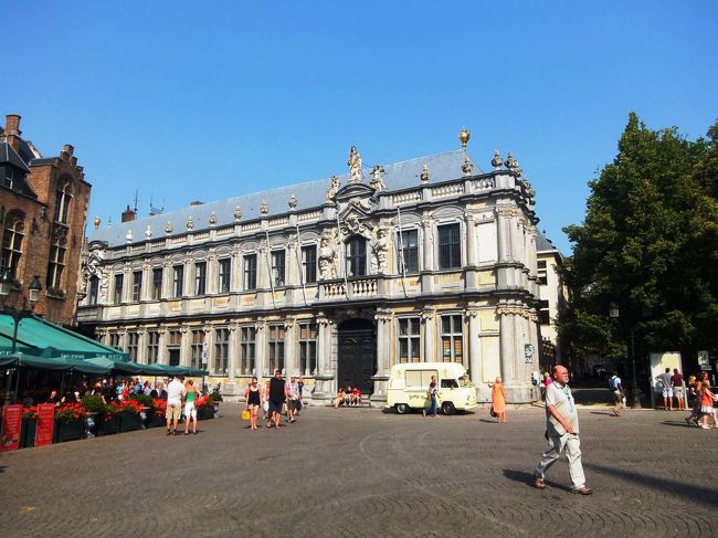 マルクト広場です。はて、何の建物だったっけ？