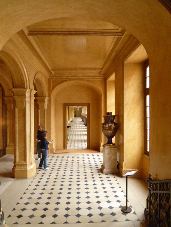 さっそく回廊が延びているし、豪華な雰囲気むんむんです。