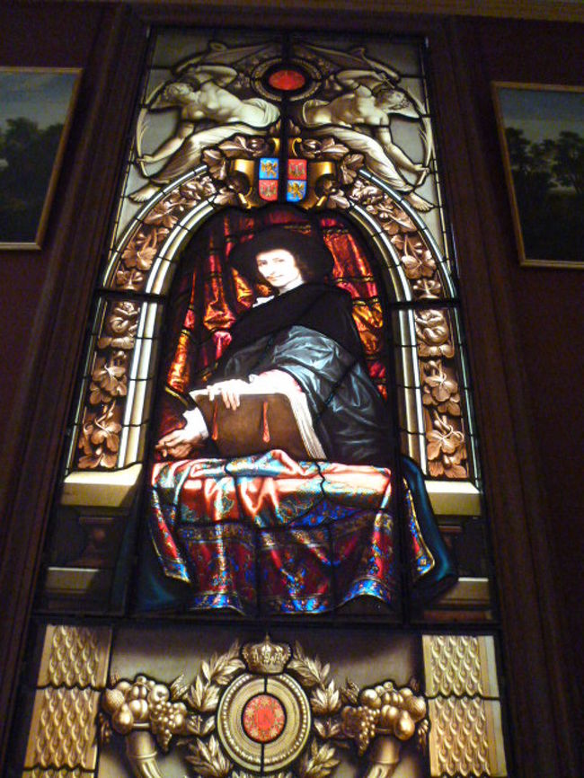 豪華なステンドグラス。<br />まだまだ序の口です。