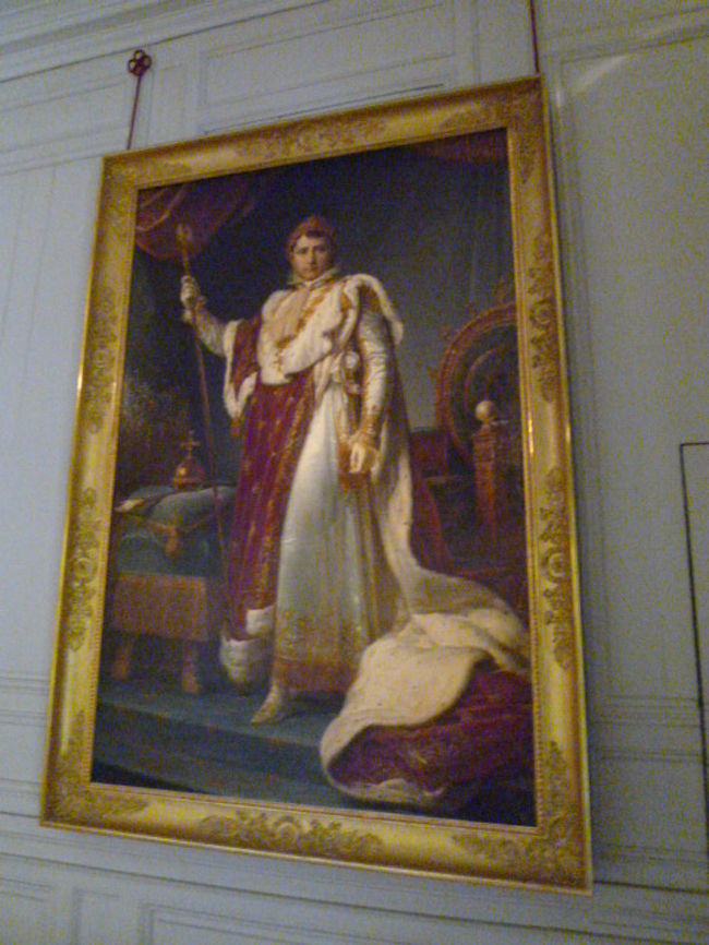 ナポレオンの間です。<br /><br />フォンテーヌブロー宮殿にゆかりのある人と言えば、ナポレオンも。<br />豪華な衣装の肖像画です。