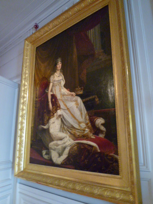 ナポレオンの最初の奥さん、ジョセフィーヌさん。<br /><br />戴冠式の時の装いだそうです。
