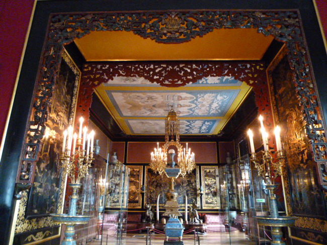 こんな中国趣味のお部屋も。毛羽さは認めます・・・<br />これは19世紀のもの。