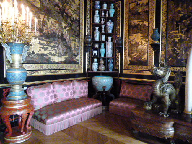 同じく中国趣味の部屋。