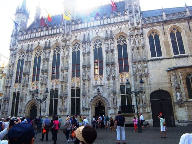 市役所です。逆光で、うまく撮れませんでした…いや、いつもうまく撮れないような……