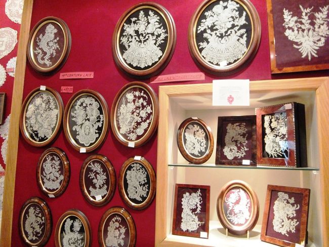 「家政婦は見た」！<br />いいえ、レディさんと私は見ました〜<br />このツアーの参加者で本日が誕生日の女性がいて、添乗員さんは翌日にサプライズとして、小さなレース入り額を買ってプレゼントしていました。<br />おお、こんなサプライズは28年前のヨーロッパ特急ツアー以来です〜<br />私も、6月初めに行けばもらえるのでしょうか？欲が出てきました。。