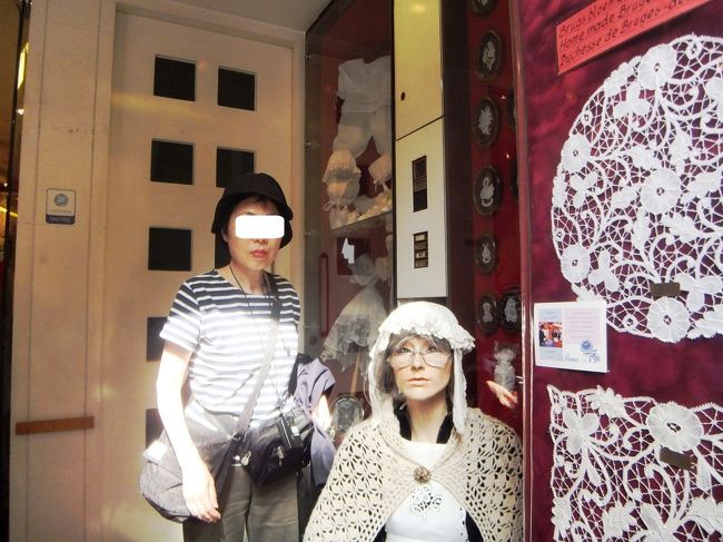 店の前で、記念写真です。<br />光が当たり過ぎて、腕が真っ白です。これが現実ならいいのにな〜