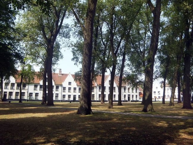 修道院は、今でも住んでいるそうですね。<br />ベギン会修道院、世界に13あるって聞きました。全部住んでいるんだろうな〜<br />日本も、北海道に修道院があったことを思い出しました。<br />