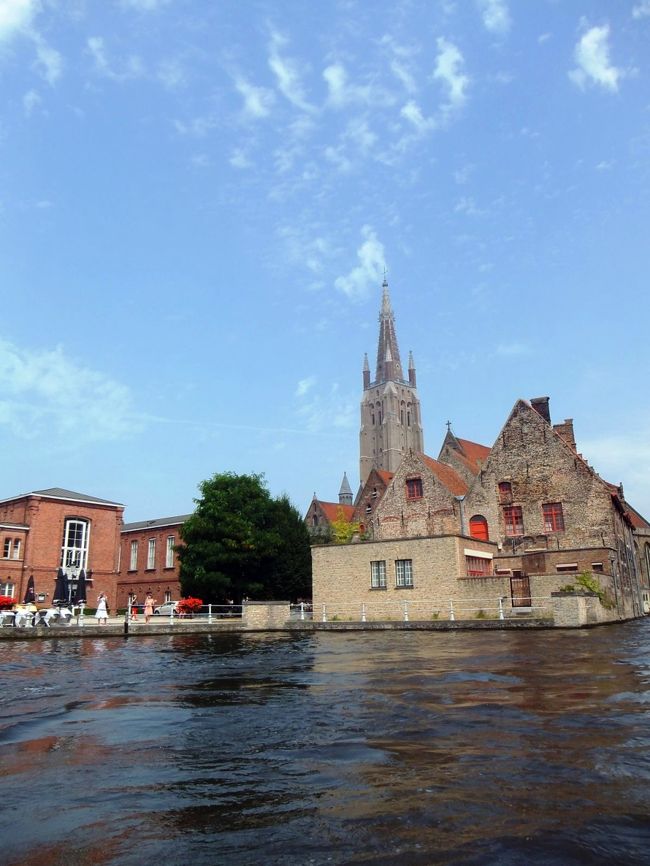 いよいよ、運河クルーズが始まりました。<br />とってもいい天気で、眺めは最高です。