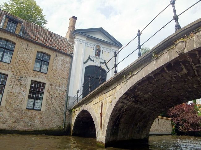 修道院の入り口の下に来ました。