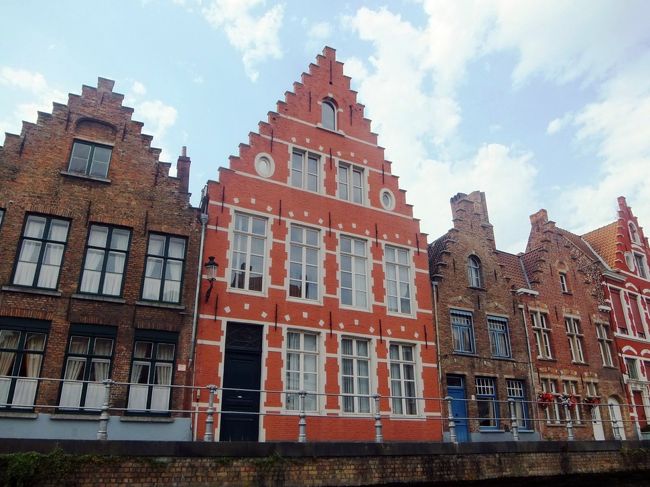 こういう可愛い家が続くのです〜