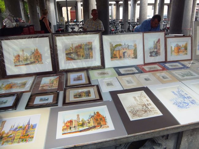 ブルージュの名所の絵を売っています。<br />けっこうきれいでした。