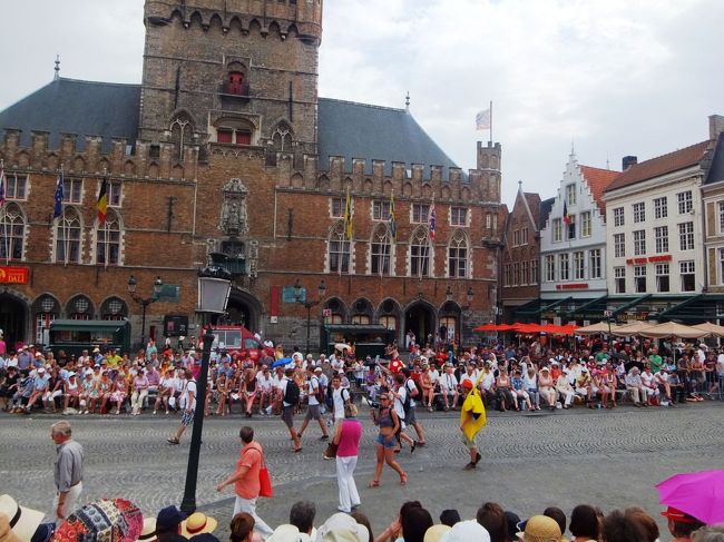 ともかく、始まりのサプライズはさておいて…<br />いよいよ祭の始まりを知らせている雰囲気です。<br />ところで、５年に１回のお祭りですが、この祭が始まったのは1958年だから、どれかで１年早まったのでしょうか？