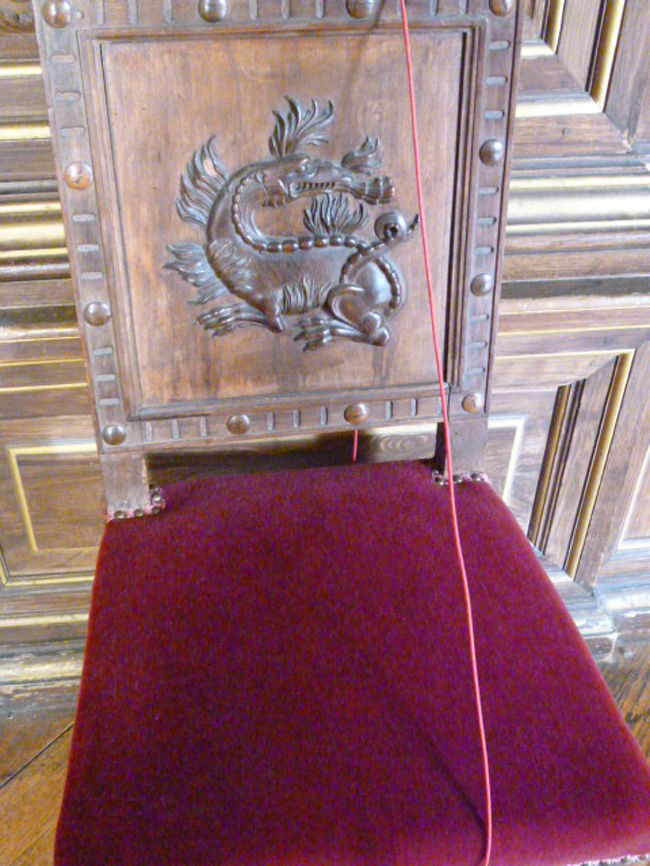 こんな椅子もありました。<br />もちろんフランソワ一世のトレードマーク付き。