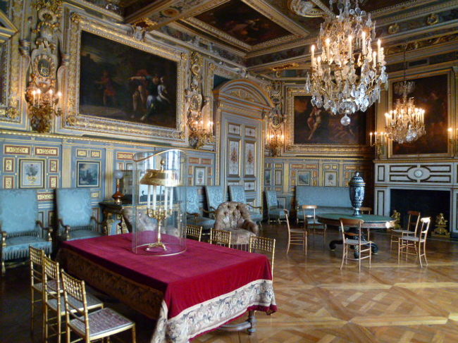 ルイ13世の間。<br /><br />これくらいのお部屋が案外普通に見えてしまう・・<br />恐るべし、フォンテーヌブロー宮殿。