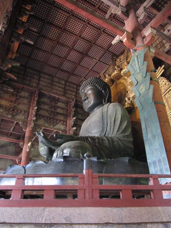 天平勝宝元年（７４９年）鋳造完成、天平勝宝４年（７５２年）開眼供養<br />１，３００年の歴史を見てこれらた大仏様です。