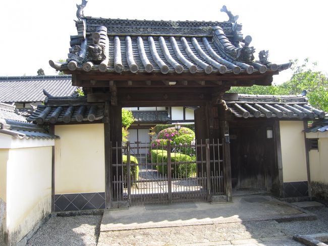 周りの風景を見ながら裏参道を下って行くと